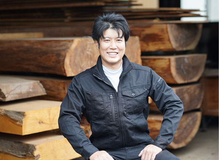 代表取締役社長　高橋 俊輔